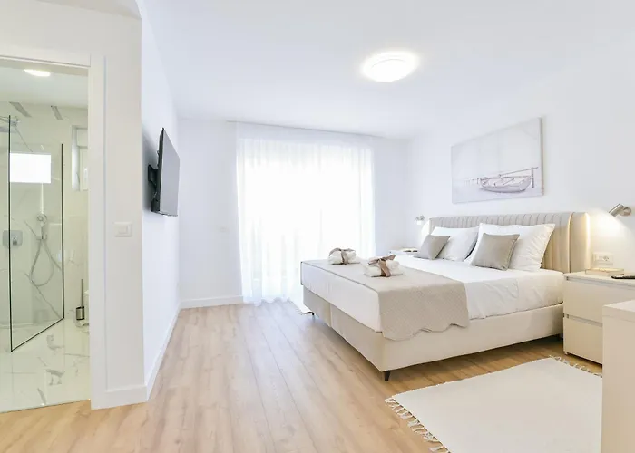 Vibiana Lux بيبينيا