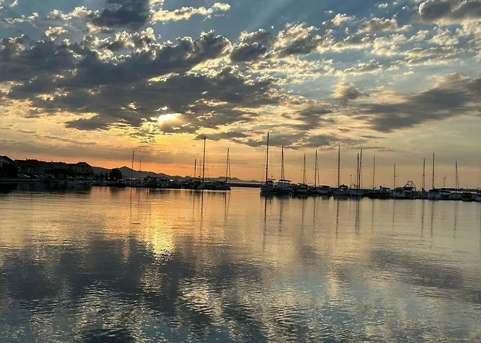 Vibiana Lux *
