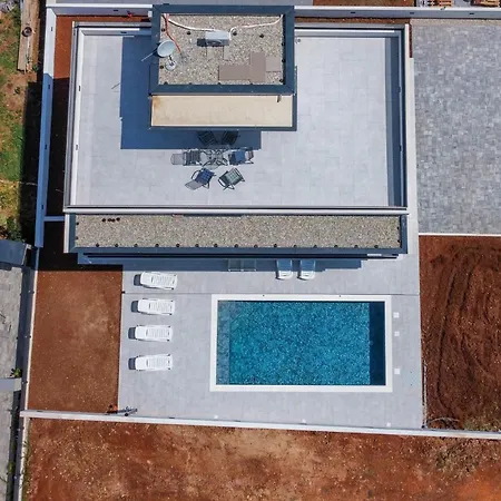 Vila Vibiana Lux *